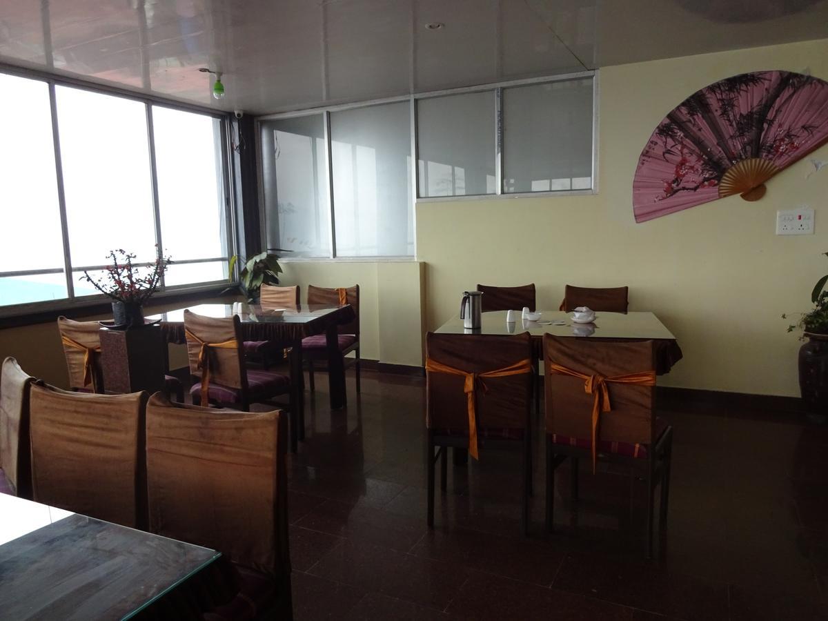 Jain Group Hotel Royal Residency 甘托克 外观 照片